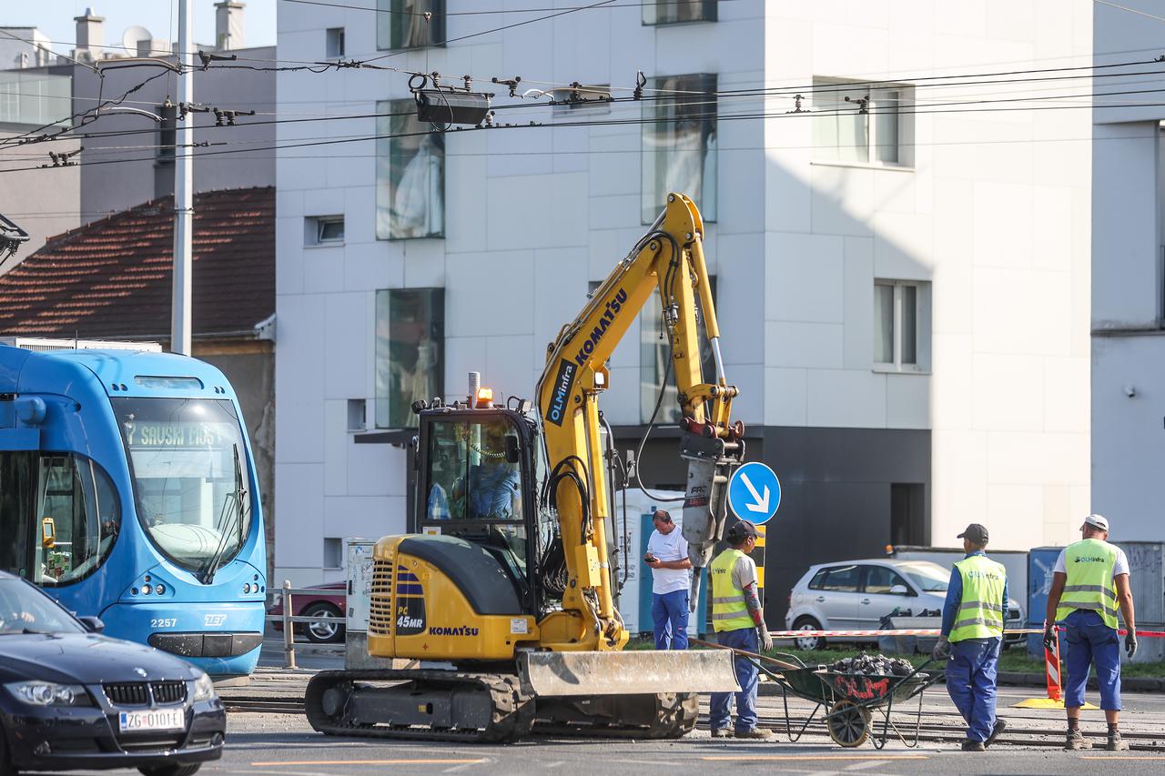 22f6dca1cef7c28a3bc2