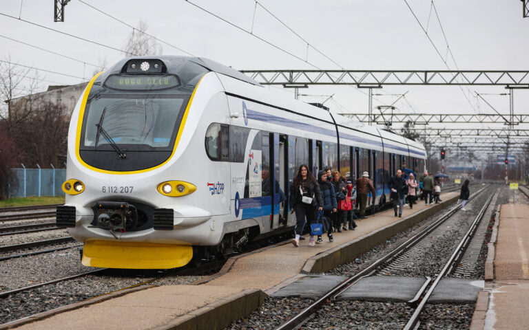 Željeznički kolodvor u Sesvetama